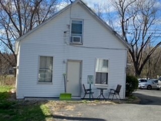 Foto del edificio - 697 Main St