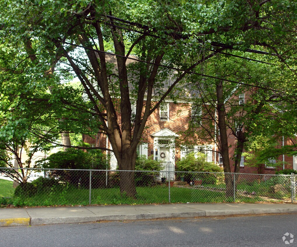 Foto del edificio - 8400 Flower Ave