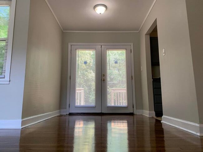 Building Photo - 131 N Smallwood Pl
