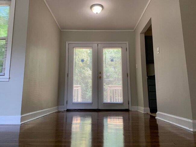 Foto del edificio - 131 N Smallwood Pl