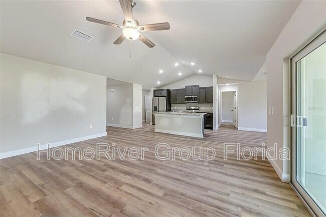 Building Photo - 1526 Knotty Pine Ave