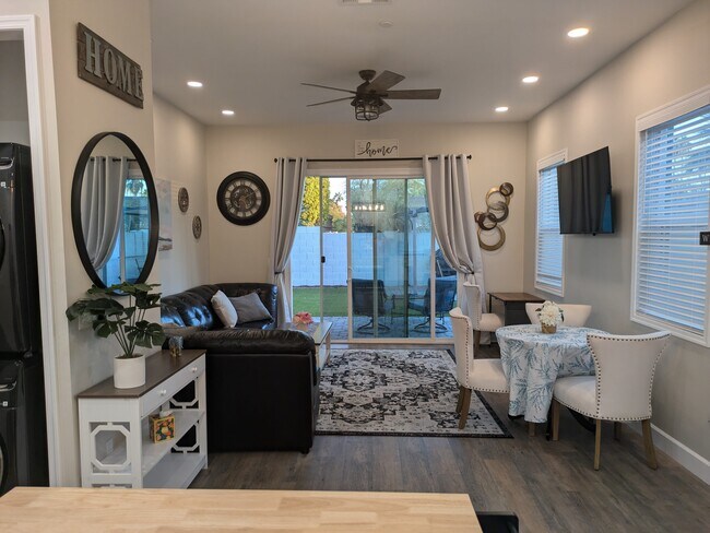 Foto del edificio - 8879 E Friess Dr