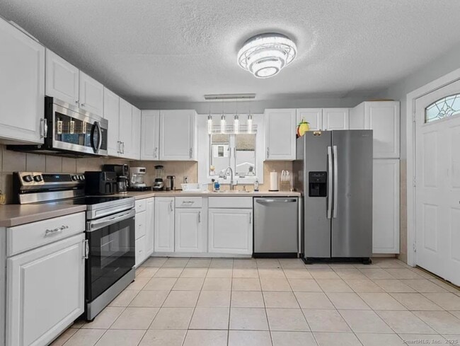 Foto del edificio - 24 Botsford Ave