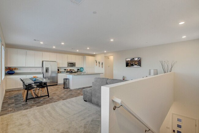 Foto del edificio - 226 White Crest Peak Ave