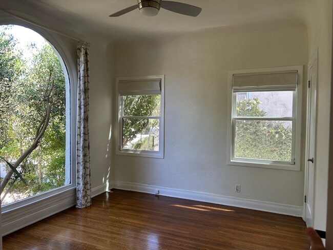 Building Photo - 345 S Swall Dr