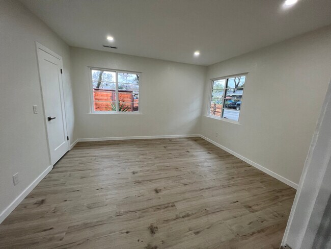 Foto del edificio - 400 Calle Del Monte