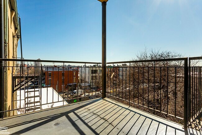 Foto del edificio - Big 3 Bedroom w/Private Balcony