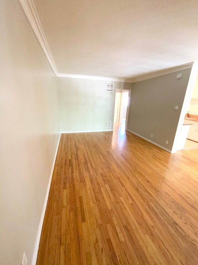Primary Photo - 1206 N Hayworth Ave