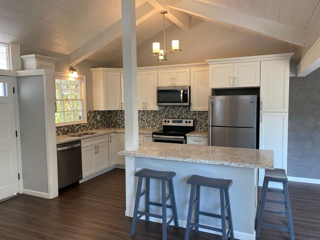Foto del edificio - Beautifully Remodeled 2 Bedroom 2 Bath Sin...