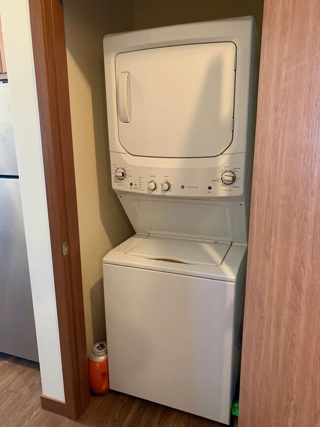 Building Photo - **** FIRST MONTH FREE!! WITH SIGNED LEASE **** Don't miss this beautiful, spacious, high-end, Stu...