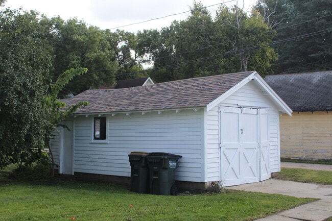 Building Photo - 406 Minnesota Ave E