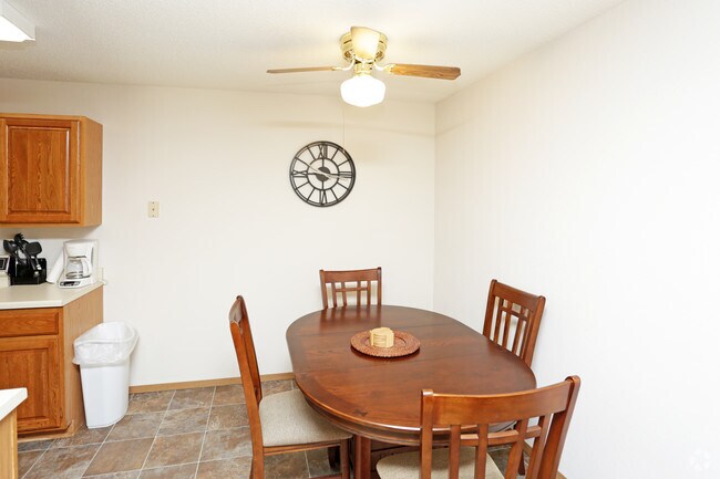 COLONIAL HEIGHTS Apartments - 2815 Tierra Dr Lincoln, NE | Apartments.com