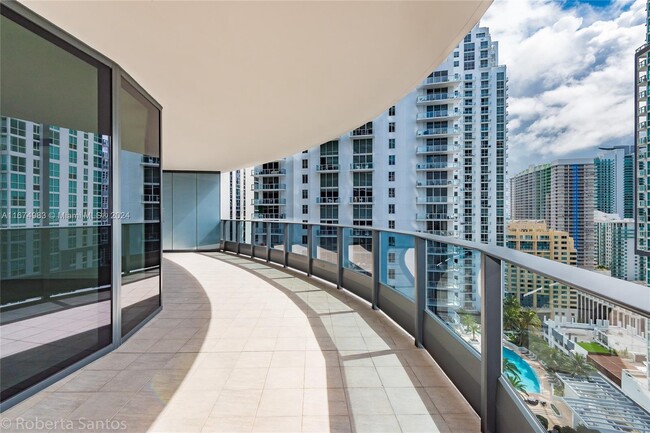 Balcony - 1000 Brickell Plz