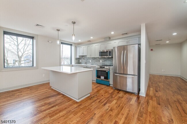 Foto del edificio - 248 US-46