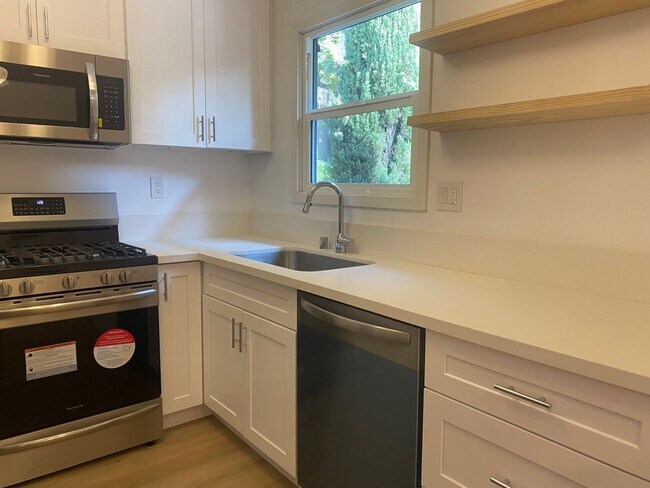 Building Photo - 438 Arden