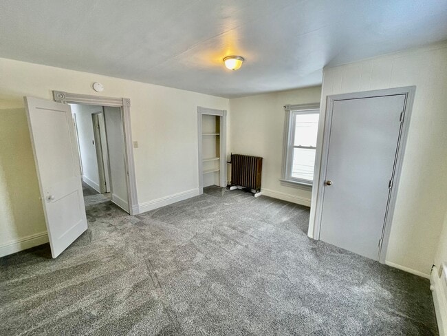 Building Photo - 2 Bed 1 Bath- New Castle PA