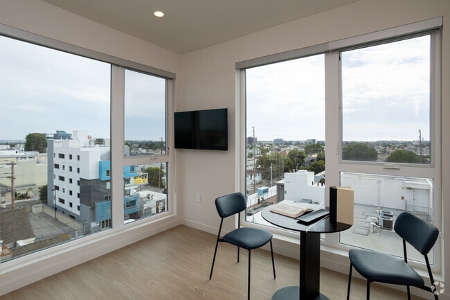 704 Studio bedroom - 1775 Beloit Ave