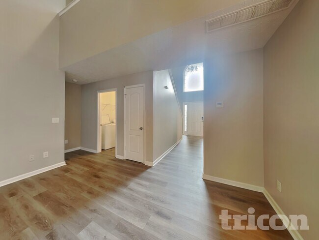 Foto del edificio - 266 Summer Hill Cir