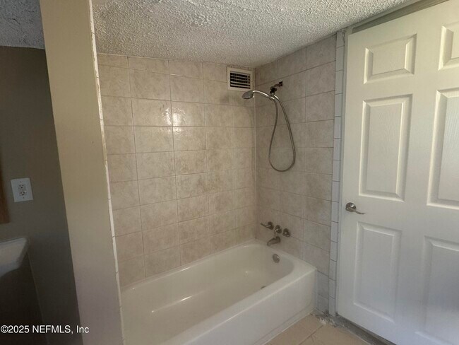 Building Photo - 1228 Winthrop St