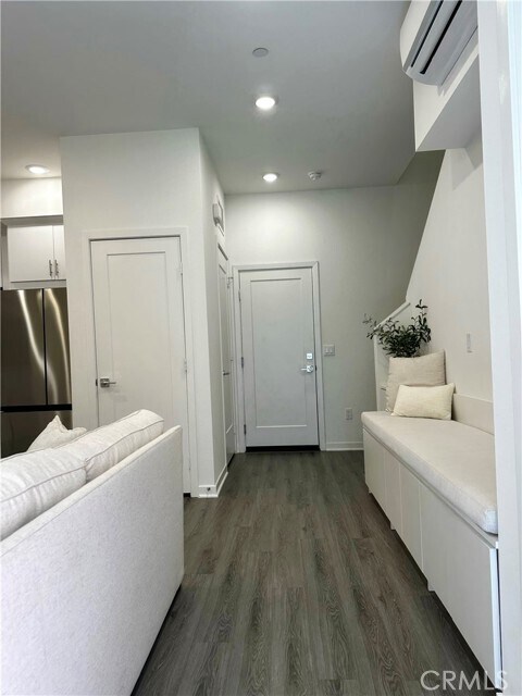 Foto del edificio - 220 Strike Dr