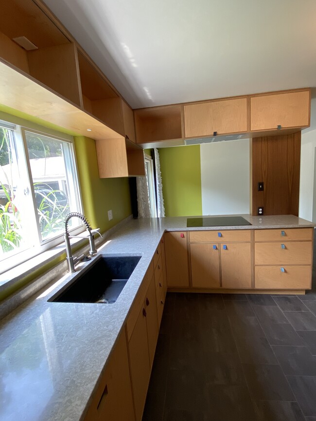 Building Photo - 1121 Far Hills Ave
