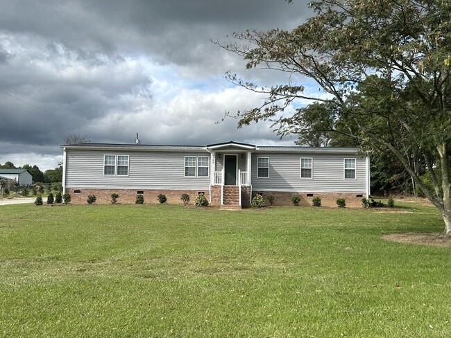 Building Photo - Home in quaint Bailey, NC