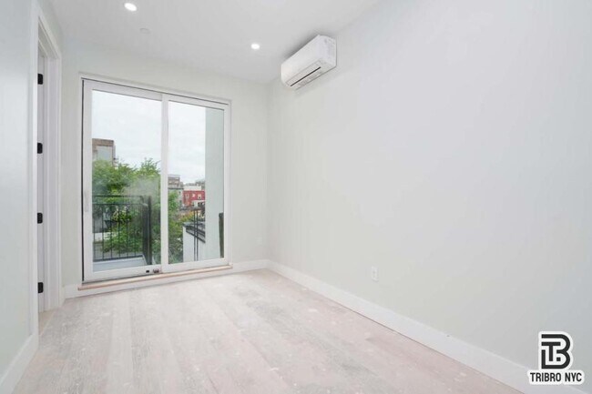 Building Photo - 2 bedroom in Brooklyn NY 11206