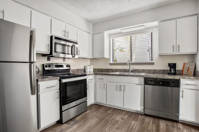 C242450_AdairoffAddison_Vacante1b1b_Cocina2_01 - Adair off Addison