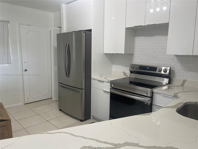 Foto del edificio - 1770 NE 191st St