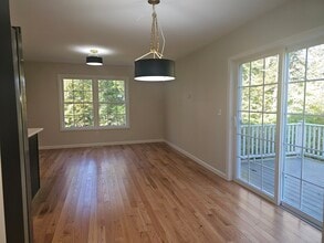 Building Photo - 141 Country Squire Dr