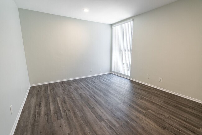 Interior Photo - 115 North Wetherly Drive