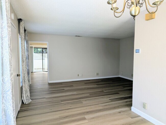 Building Photo - 6091 Montgomery Ct