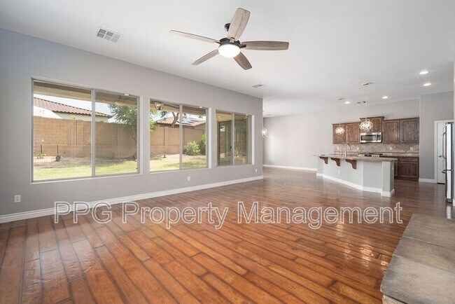 Building Photo - 1748 W Aloe Vera Dr