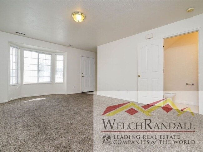 Building Photo - Beautiful 3 Bed 1.5 Bath Townhome in Ogden