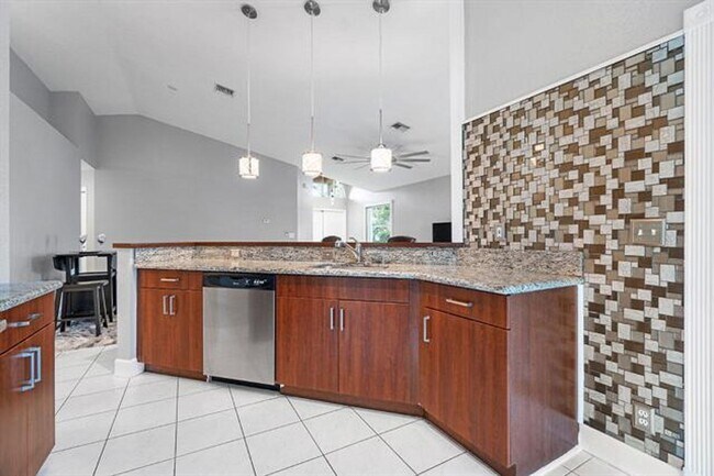 Foto del edificio - 4030 Laurelwood Ln