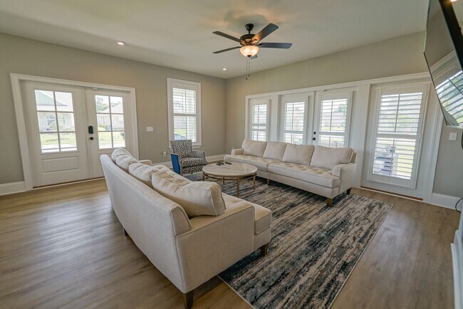 Foto del edificio - Available end of January in beautiful Summ...