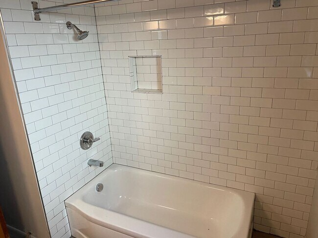 Foto del edificio - Convenient 3 bed 1bath one story- Alberta ...