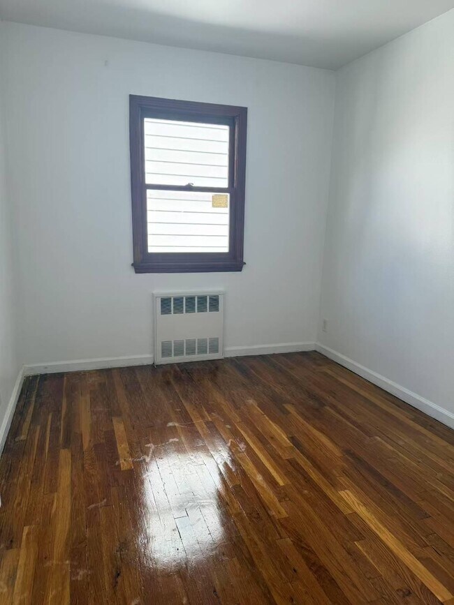 Foto del edificio - 188-03 42nd Ave