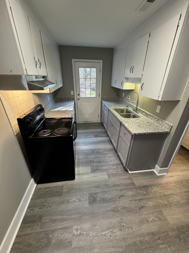 Foto del edificio - 121 Aqua Ct