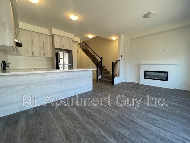 Building Photo - 44 Radium Cmn
