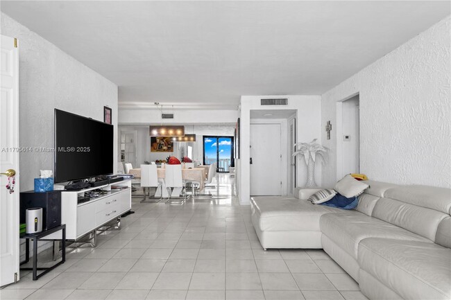 Building Photo - 1111 Crandon Blvd