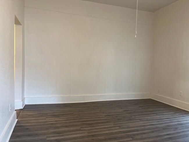 Foto del edificio - 2 BEDROOM HOUSE READY FOR YOU!