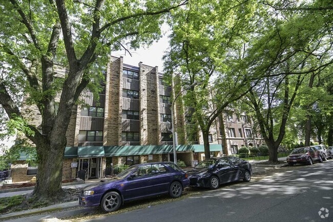 Building Photo - 663 W Wrightwood