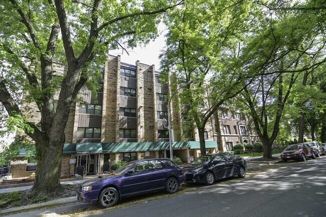 Building Photo - 663 W Wrightwood