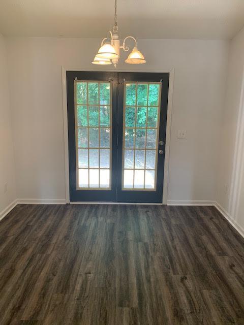 Building Photo - "Spacious & Stylish 3-Bedroom Duplex in Gr...