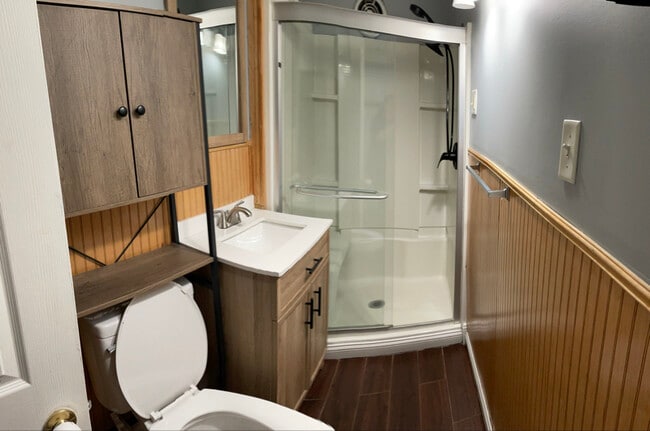 Building Photo - 36 Maple St