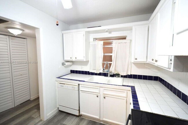 Foto del edificio - 9440 Live Oak Pl