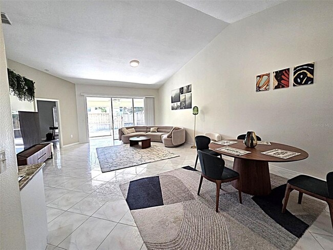 Building Photo - 2547 Estancia Blvd