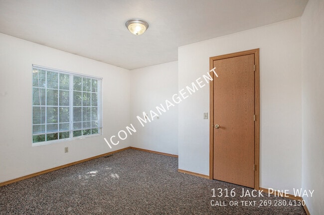 Building Photo - 1316 Jack Pine Way