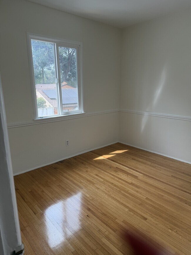 Foto del edificio - 1210 N Kenwood St